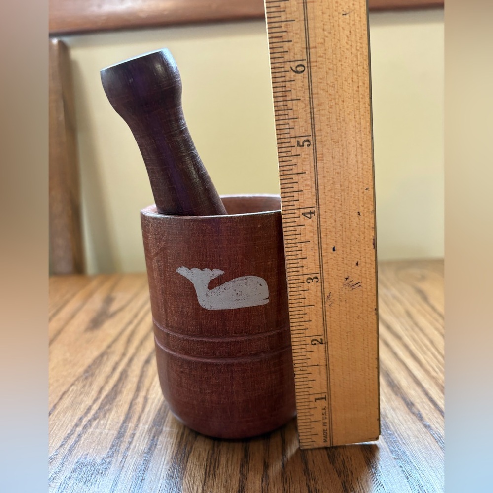 Wooden Mortar and Pestle with whale decoration - Picture 5 of 8